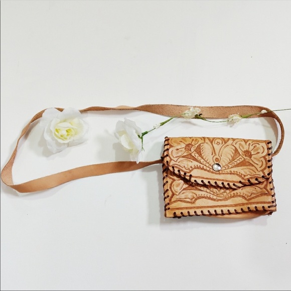 EUC💛Mini Leather Floral Embossed Crossbody Bag - Picture 2 of 8